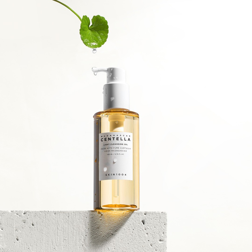 Dầu tẩy trang ngừa mụn và phục hồi da Skin1004 Madagascar Centella Light Cleansing Oil 200ml