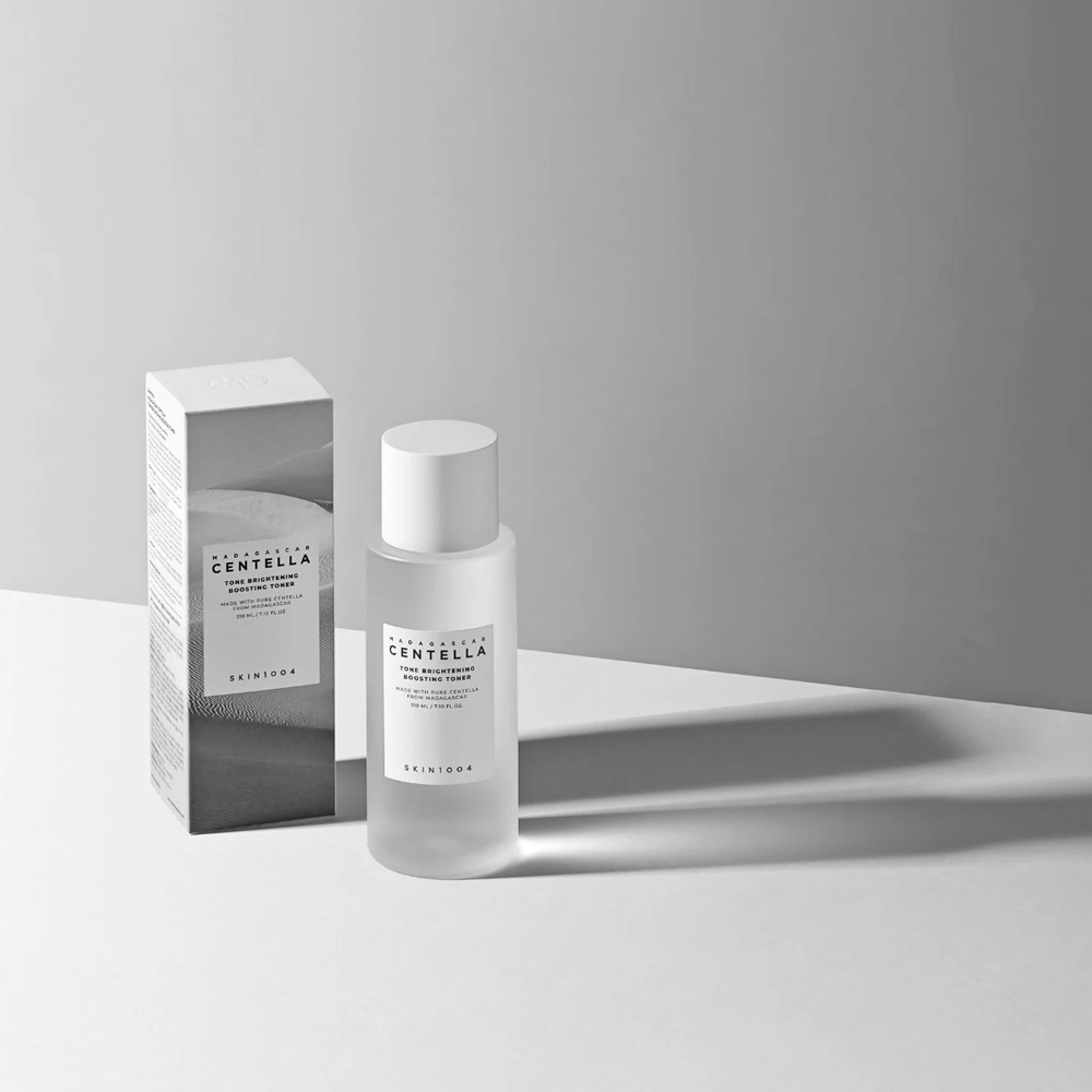 Nước hoa hồng Skin1004 Madagascar Centella Tone Brightening Boosting Toner 210ml