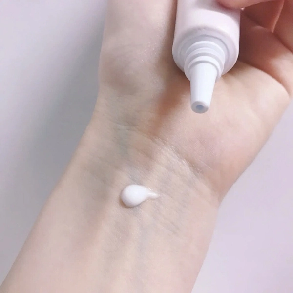 Kem tẩy tế bào chết và dưỡng ẩm vùng môi KISSME PUCHI MOCHI LIP SCRUB