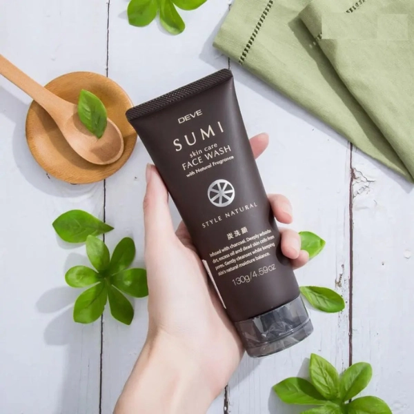 Sữa rửa mặt than hoạt tính cho nam Sumi Deve 130g