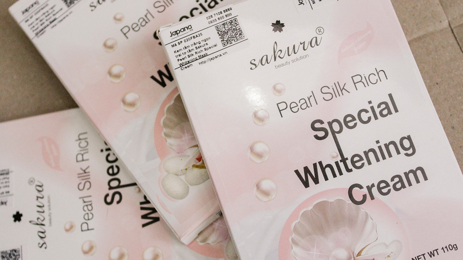 Kem tắm trắng Sakura Pearl Silk Rich Special Whitening