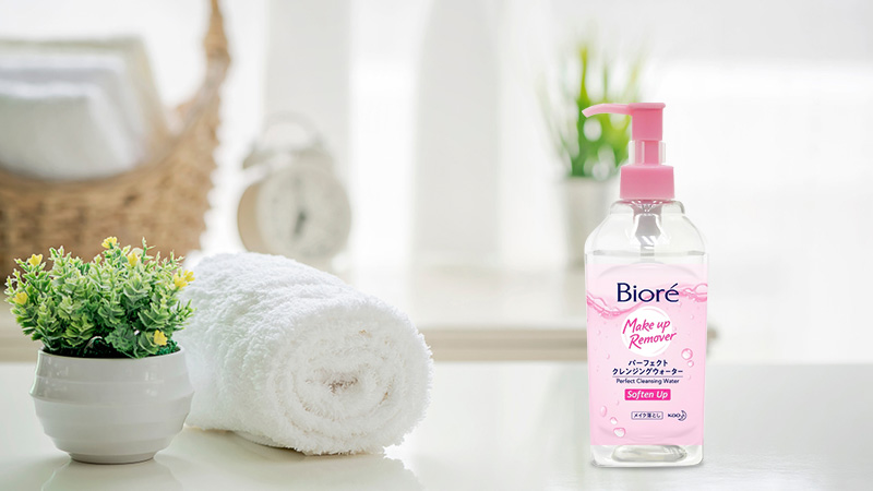 Nước tẩy trang cho da thường và da khô Bioré Perfect Cleansing Water Soften Up 300ml