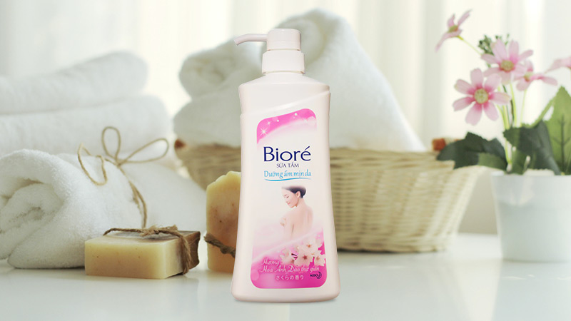 Sữa tắm dưỡng ẩm mịn da hương hoa anh đào Bioré 530g