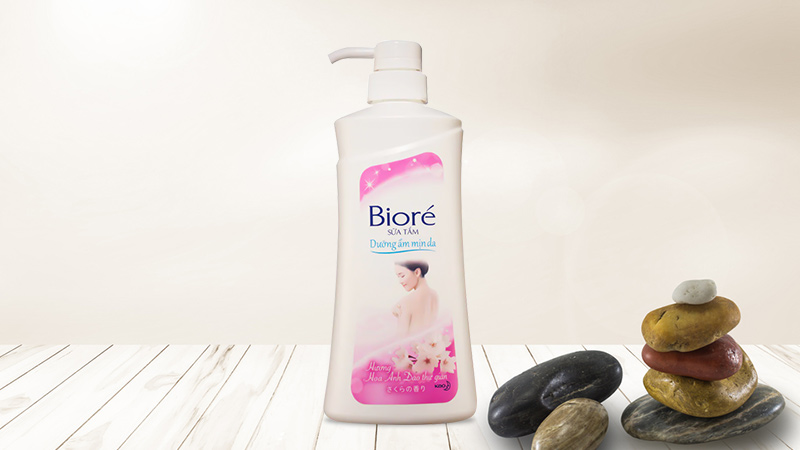 Sữa tắm dưỡng ẩm mịn da hương hoa anh đào Bioré 530g