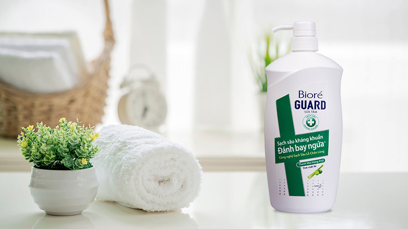 Sữa tắm kháng khuẩn thanh mát hứng khởi Bioré Guard Body Foam Lively Refresh 880ml