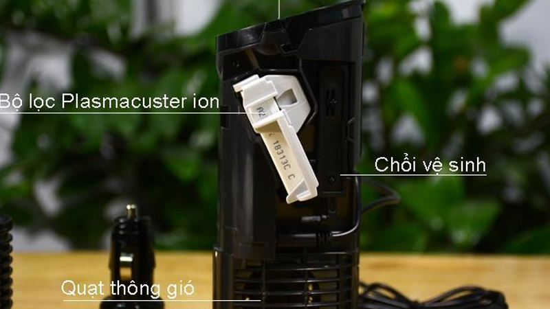 máy lọc không khí ô tô Sharp IG-GC2E-B