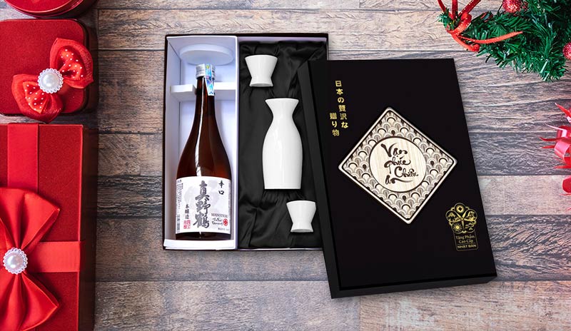 Hộp quà rượu Sake Manotsuru Honjozo Karakuchi Tsuru