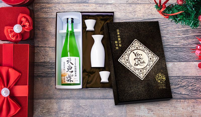 Hộp quà rượu Sake Tenkeiraku Junmai Tokubetsu White Label