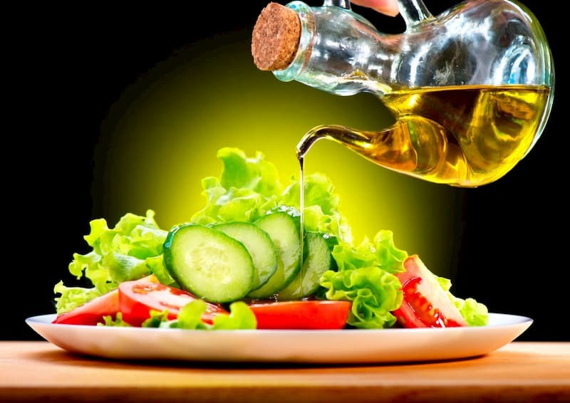 Dầu dừa không chỉ lại hiệu quả giảm cân gấp 2 lần mà còn giúp món salad có thêm mùi vị thơm và béo hơn
