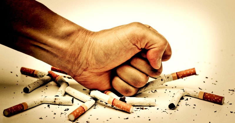 Hút thuốc làm tăng nguy cơ gãy xương