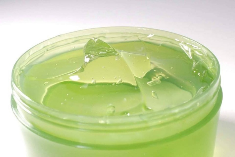 Sử dụng gel lô hội làm mát da bị cháy nắng