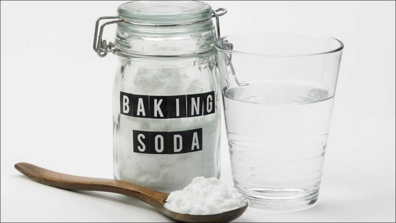 Bột baking soda và nước