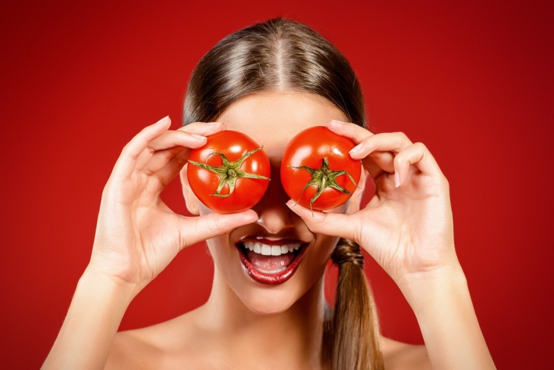 Làm sáng mịn da với mặt nạ cà chua, bạn đã biết chưa?