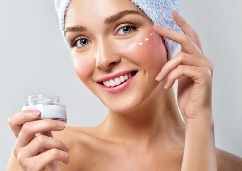 Dưỡng da giúp tăng cường độ ẩm, bổ sung những vi chất cần thiết cho làn da
