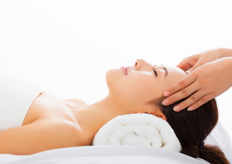 Massage thư giãn da mặt
