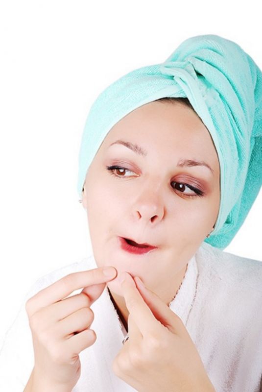 Mụn trứng cá già có thể nặng bằng tay
