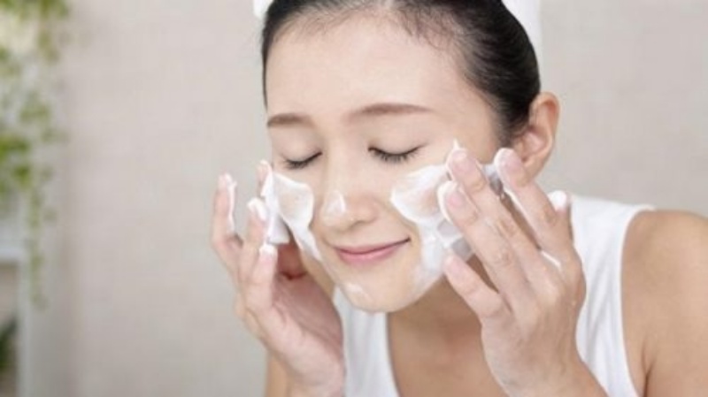 Làm sạch da đúng cách để có làn da đẹp tuổi 30