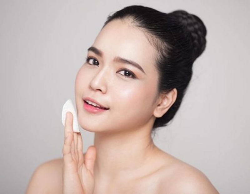 Sử dụng nước cân bằng da
