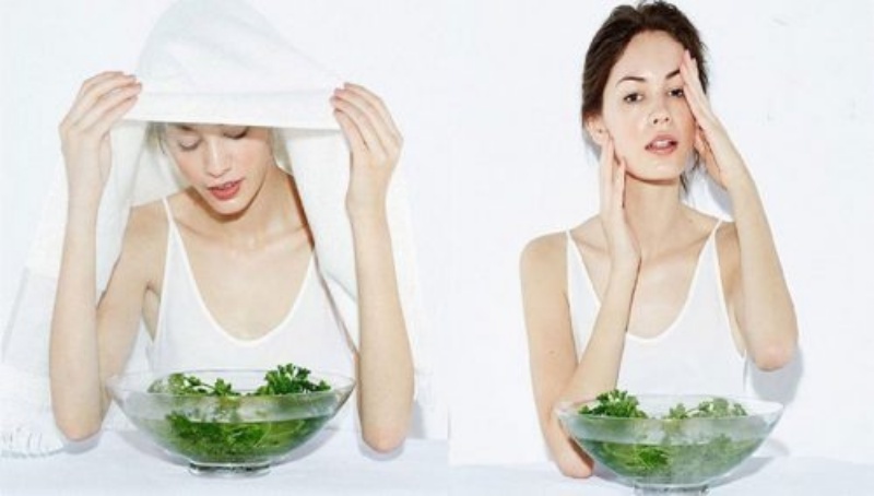 Sử dụng lá dâu tằm xông hơi giúp da thải độc, căng mịn hơn