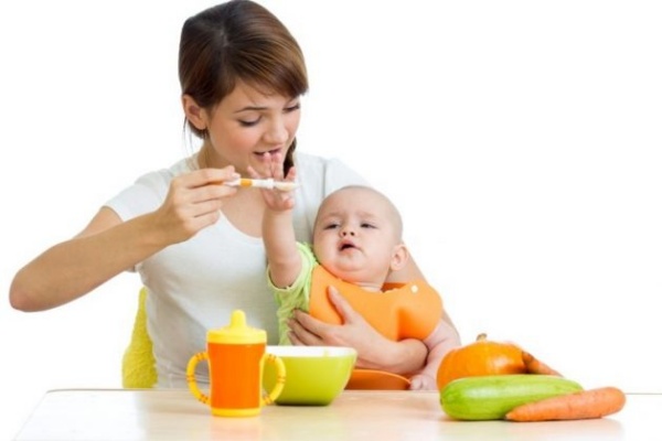 Dấu hiệu trẻ 1 tuổi biếng ăn