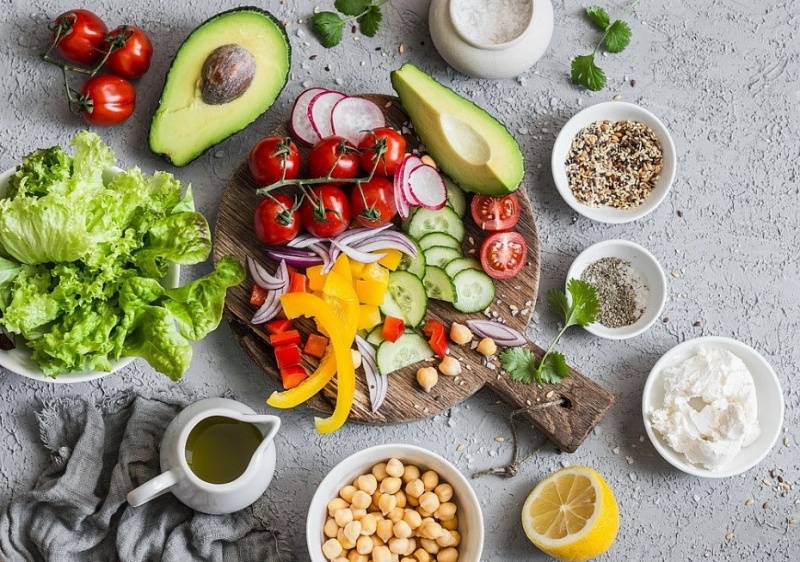Chia các nhóm thức ăn đa dạng và cân đối