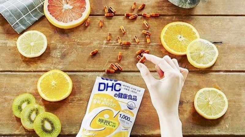 Viên Vitamin C DHC sử dụng đúng cách không nổi mụn. Ảnh: Internet