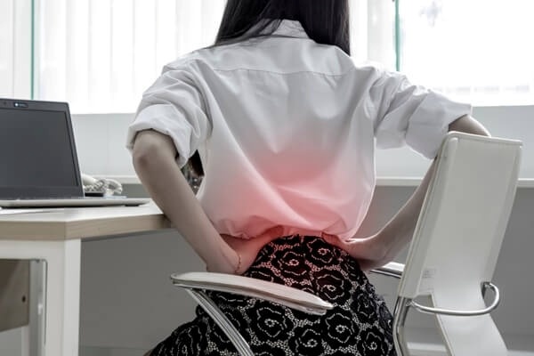 Do tính chất công việc phải ngồi nhiều nên dân văn phòng hay gặp các bệnh về xương khớp