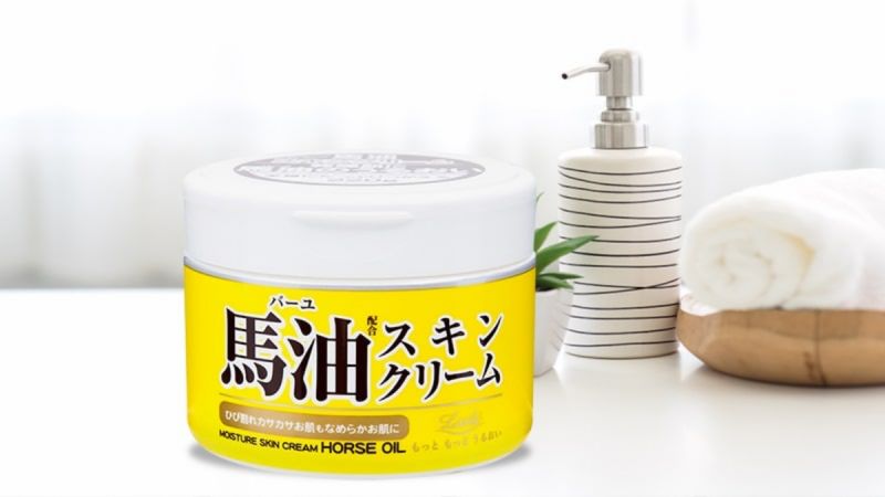 Kem dưỡng ẩm Kem dưỡng ẩm Cosmetex Roland Loshi Horse Oil có giá hạt dẻ nhưng hiệu quả cao. Ảnh: Internet