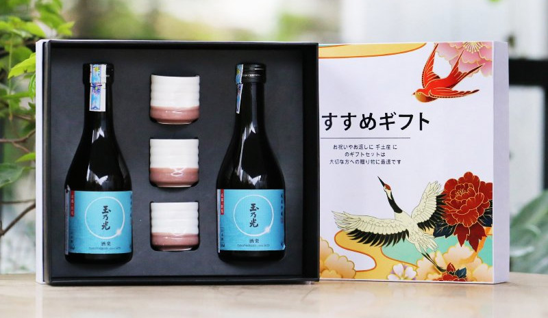 Hộp quà Tết rượu Sake Tamanohikari Junmai Ginjo Shuraku cao cấp, sang trọng, được nhiều người ưa chuộng