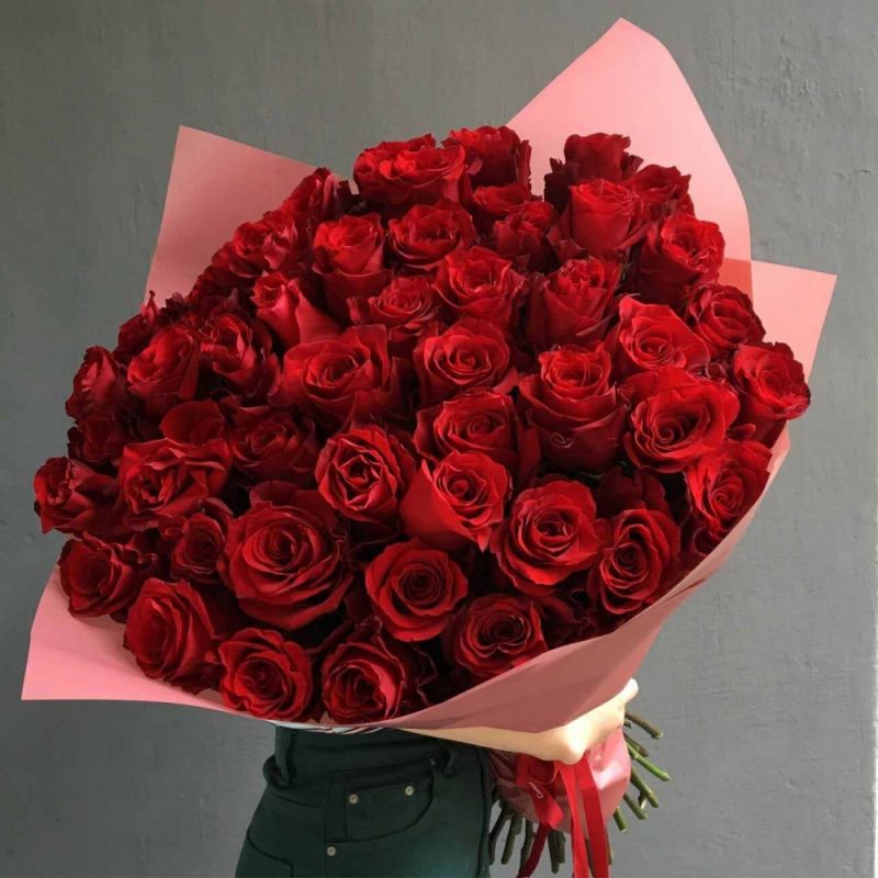 Đóa hoa hồng đỏ thắm chính là món quà ý nghĩa nhất mà các chàng có thể dành tặng cho bạn gái trong ngày 8/3