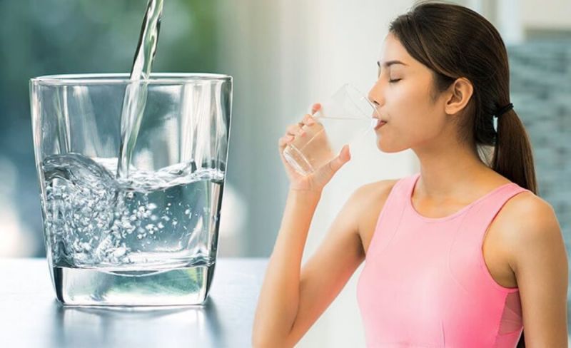 Uống nước đầy đủ cũng là cách giảm cân hiệu quả. Ảnh: Internet