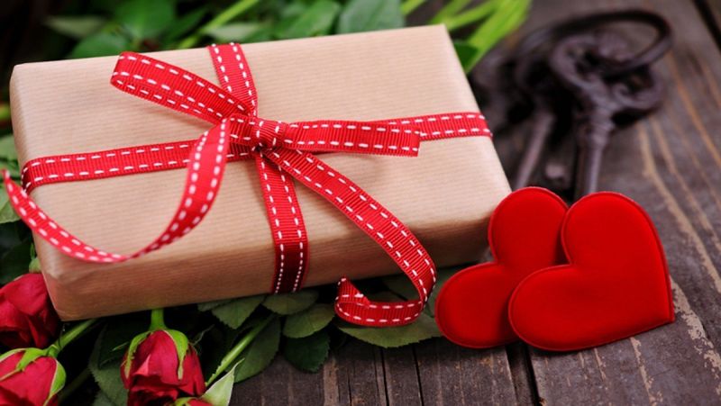 Có nên tặng quà sinh nhật cho người yêu cũ không?