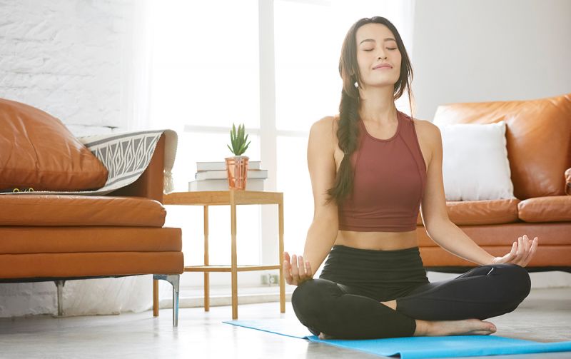 Yoga, thiền, giữ tinh thần vui vẻ tích cực tốt cho sức khỏe và sinh lý nữ