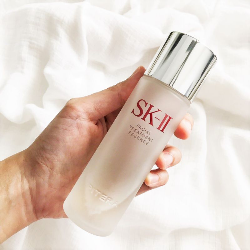 Nước thần SK-II giúp tái tạo và nuôi dưỡng làn da từ sâu bên trong, giúp da chắc khỏe
