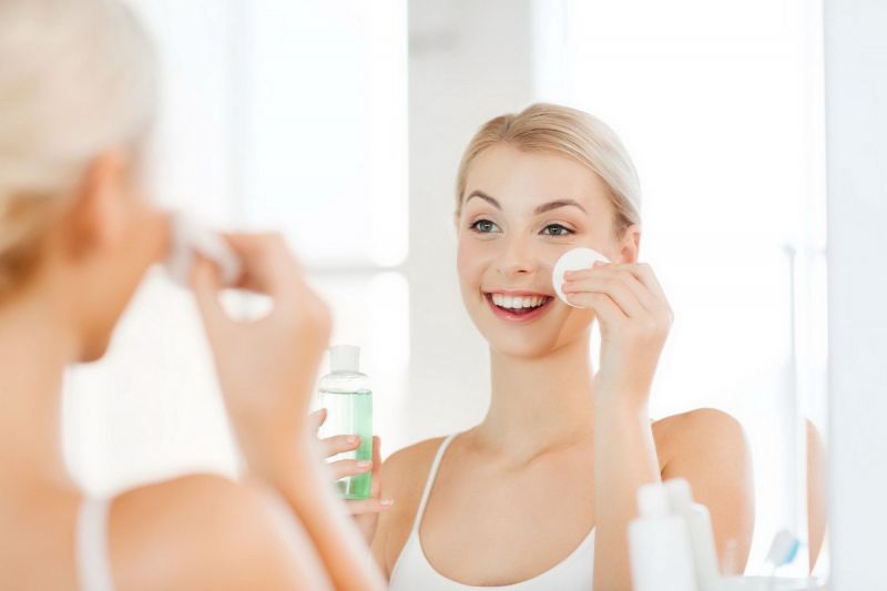Nước muối sinh lý giúp làm sạch da, sát khuẩn hiệu quả