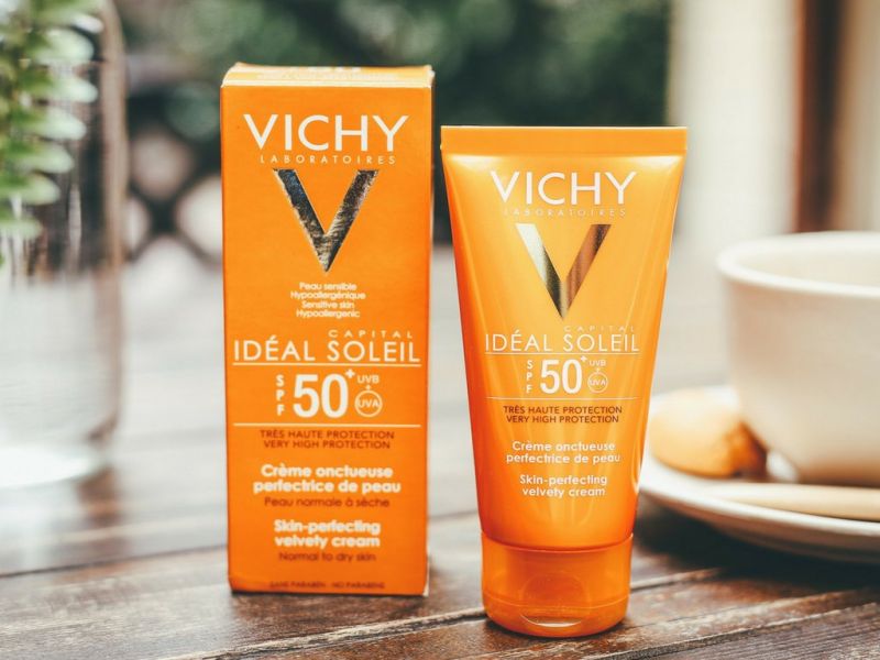 SPF50 Vichy Capital Soleil là dòng kem chống nắng cho da dầu mụn được ưa chuộng