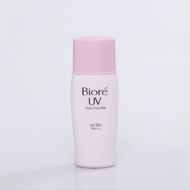 Biore UV Bright Milk SPF50+/PA++++ là dòng kem chống nắng giá bình dân nổi tiếng của Nhật Bản