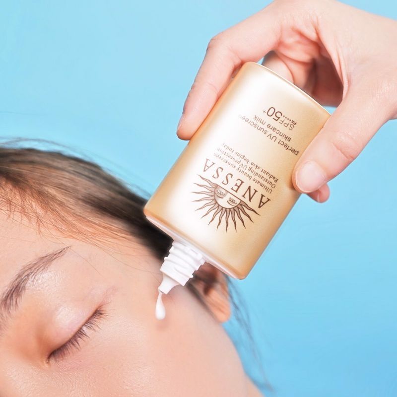 Sữa chống nắng Anessa Perfect UV Sunscreen Skincare Milk với chất kem lỏng, thẩm thấu nhanh vào da