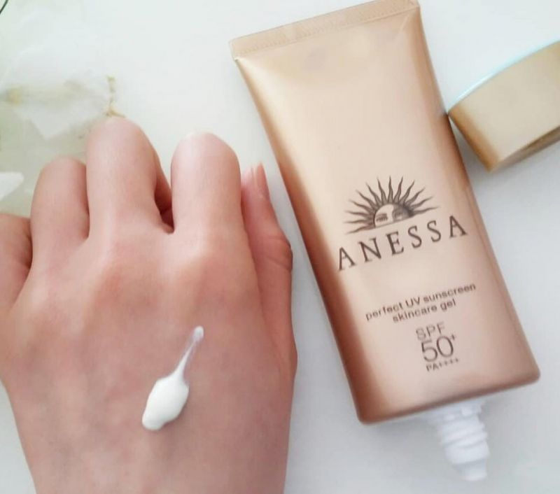 Sữa chống nắng Anessa Perfect UV Sunscreen Skincare Milk