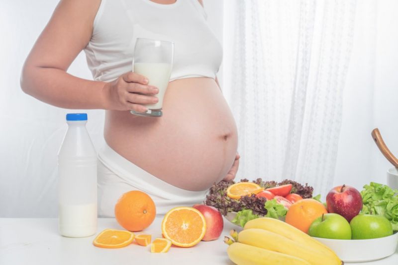 Thói quen ăn uống của mẹ bầu cũng giúp nhận hiết mang thai bé gái
