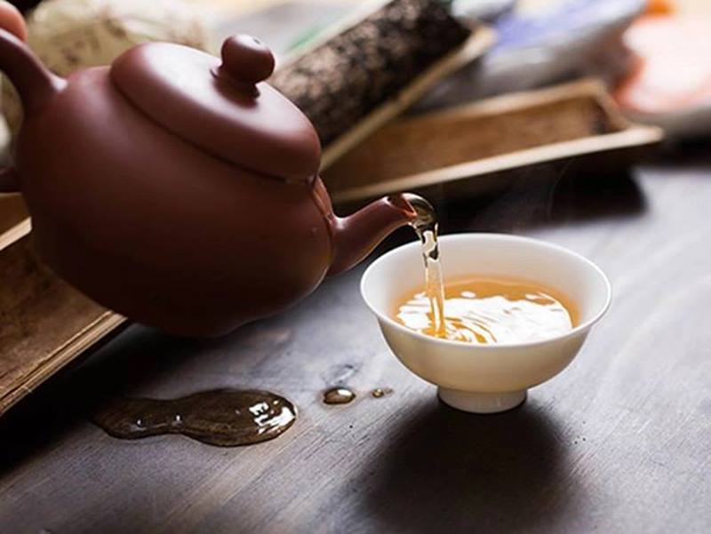 Không dùng nước trà đặc vì có thể ảnh hưởng sức khỏe