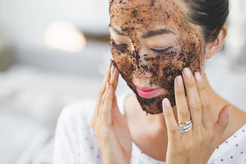 Tẩy da chết thường xuyên để da luôn tươi trẻ