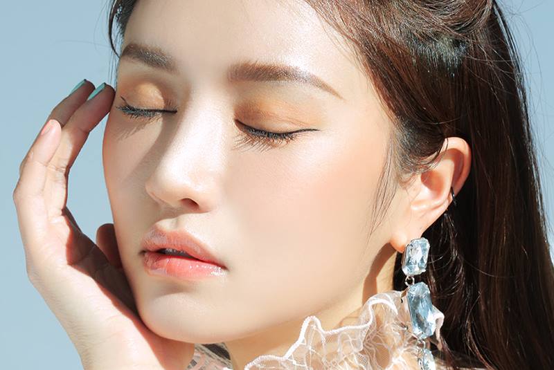 Trang điểm nhẹ nhàng giúp da thông thoáng
