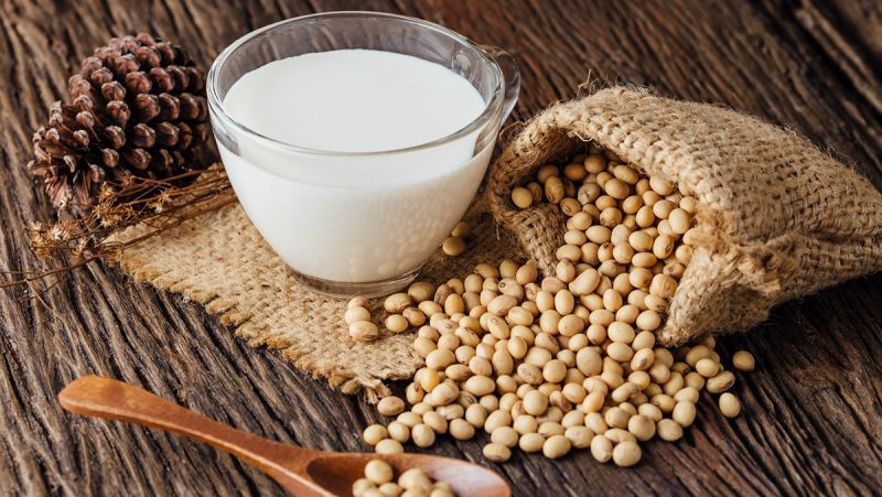 Sữa đậu nành giúp tăng cường độ ẩm cho da hiệu quả