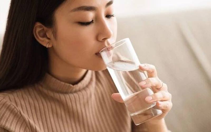 Uống nhiều nước rất tốt cho da