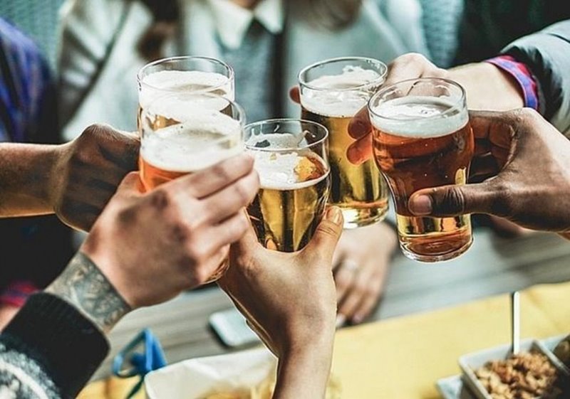 Uống nhiều bia rượu, thuốc lá... khiến làn da dễ bị tàn nhang, nám