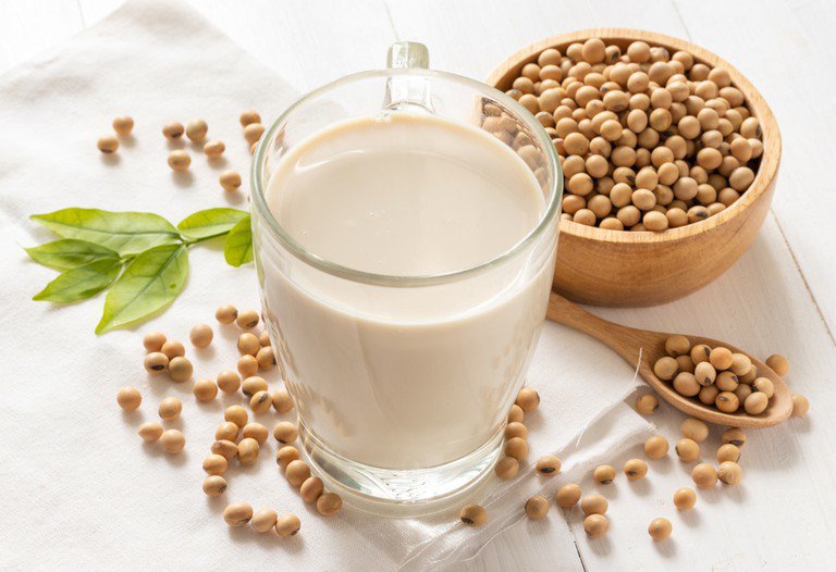 Sữa đậu nành có tác dụng làm mờ nhăn, giảm thâm sạm cho làn da 