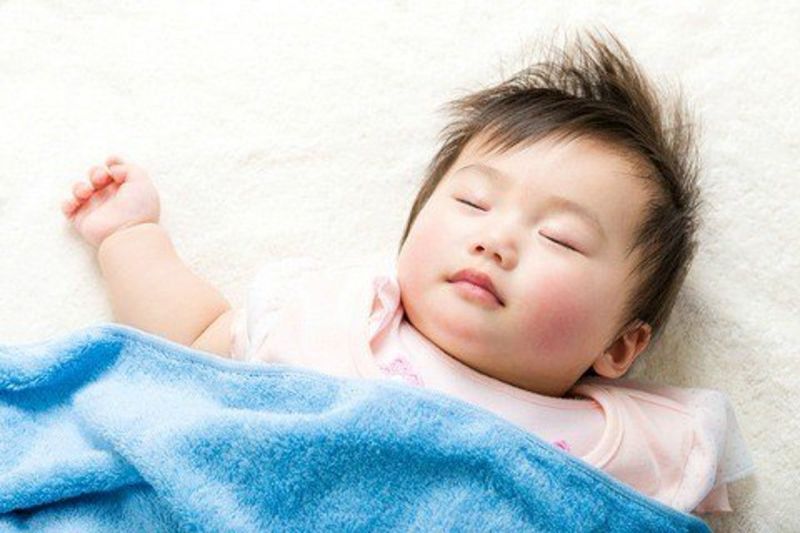 Giấc ngủ rất quan trọng đối với sức khỏe của trẻ nhỏ. Ảnh: Internet
