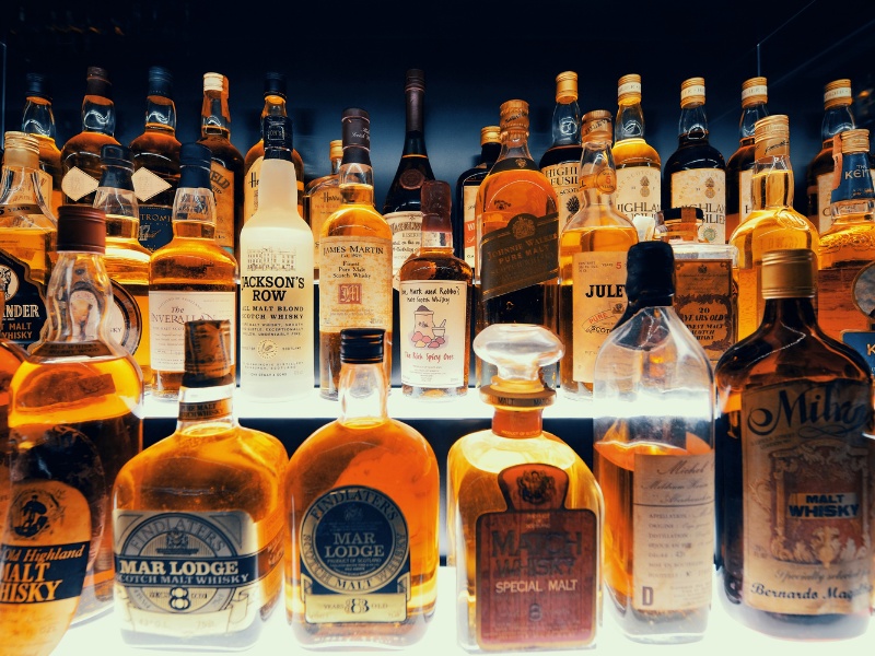 Phần lớn các nhà máy sản xuất rượu Whisky Nhật Bản đều nhập lúa mạch từ Scotland