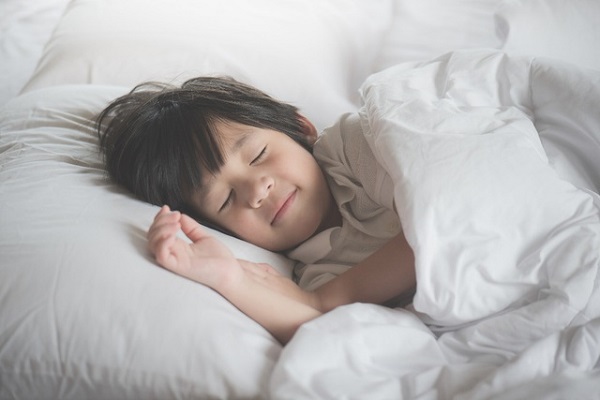 Từ 6 tháng tuổi, trẻ không nên ngủ ngày quá 2 tiếng. Ảnh: Internet